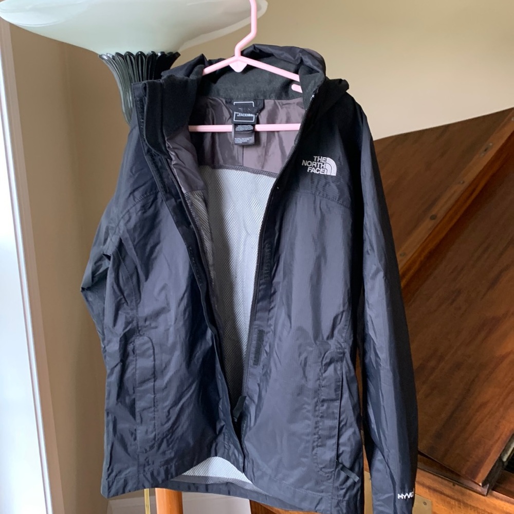 VGUC North Face girls black, size 10-12 coat with hood. - Picture 2 of 14